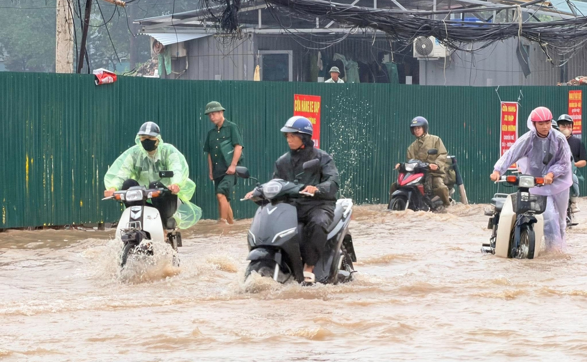 TPHCM và Nam Bộ bước vào đợt mưa lớn diện rộng, miền Bắc khi nào giảm mưa?插图 mua lon HN.jpg