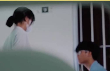 Nghe con nói có người theo dõi, có camera trên trời, ông bố tìm hiểu mới phát hiện sự thật đau lòng