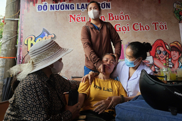 Xót xa lời mẹ nam sinh mất tích ở Hà Nội: 'Cho con em về đi'