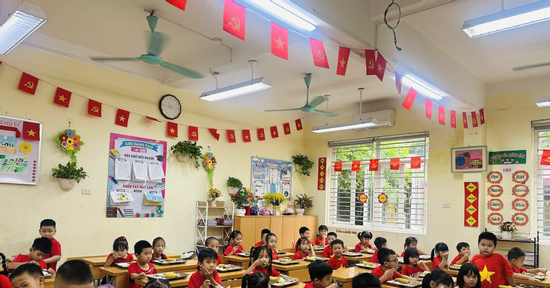 Phụ huynh ‘tố’ con đau bụng phải nhập viện, phường khẳng định không do ăn bán trú