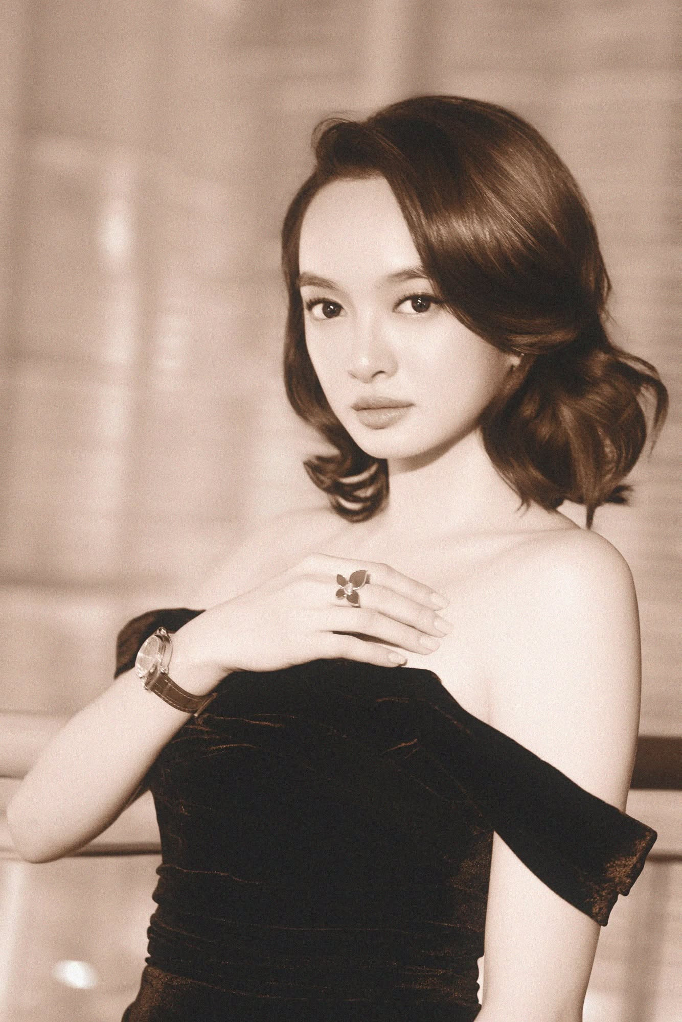 https://static-images.vnncdn.net/vps_images_publish/000001/000003/2026/8/28/kaity-nguyen-3-2401.jpeg