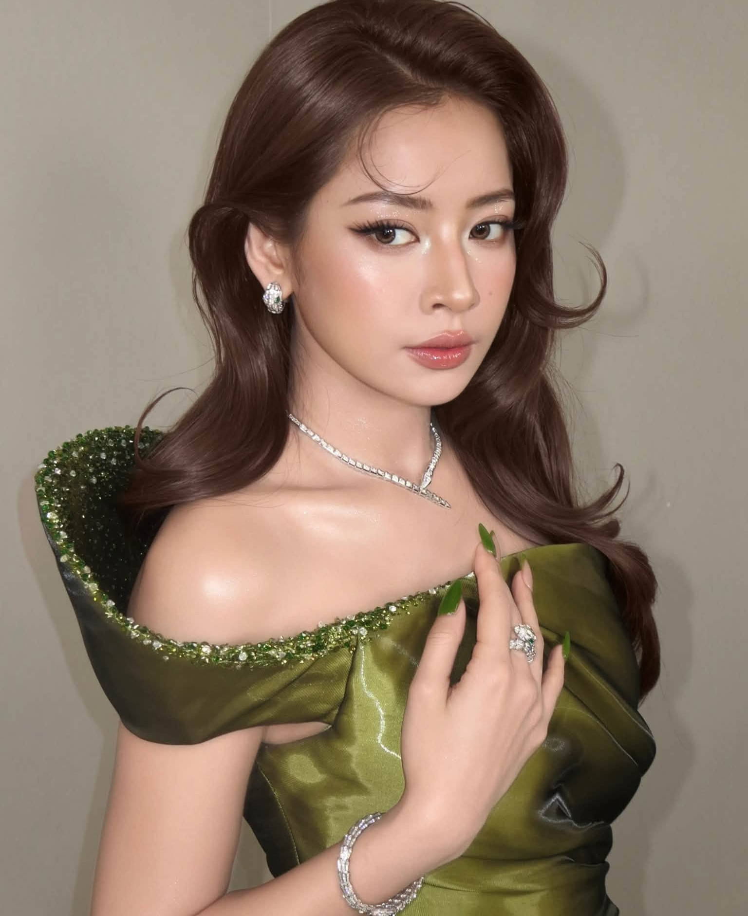 https://static-images.vnncdn.net/vps_images_publish/000001/000003/2026/8/28/chi-pu-kim-tuyen-ky-duyen-lot-de-cu-nhan-sac-the-gioi-ai-dep-nhat-2390.jpeg