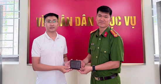 Người phụ nữ nhặt ví chứa tiền, vàng ở Tam Đảo tìm người đánh rơi
