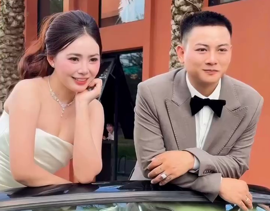 Hé lộ hậu trường ảnh cưới 'có 1 - 0 - 2' của Hoài Lâm và Ngọc Trinh