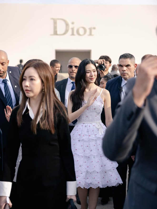 “Người phụ nữ đẹp nhất thế giới” năm 2026 có khối tài sản và thu nhập khủng khiến nhiều người mơ ước - Ảnh 5.
