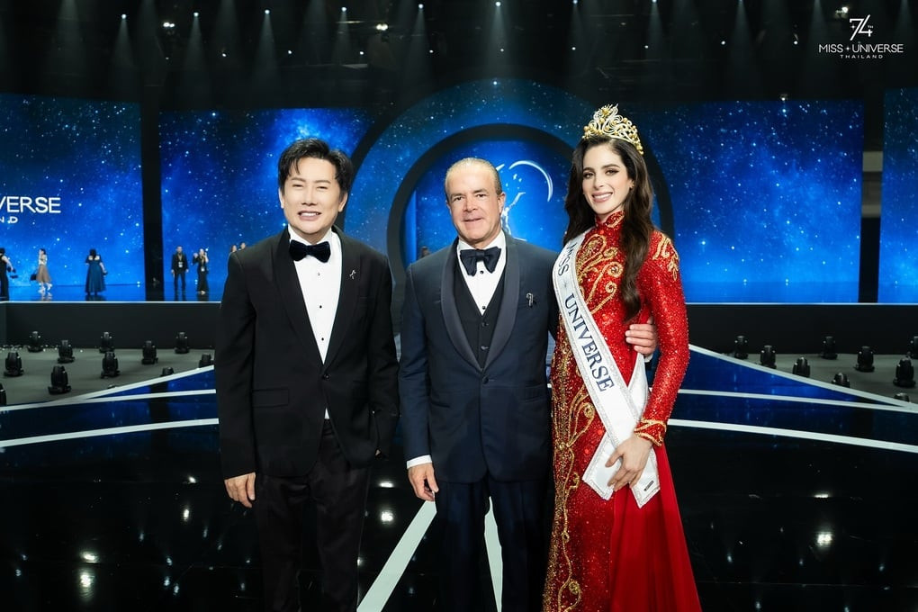 Après avoir fait face aux demandes du public de lui retirer sa couronne, la  nouvelle Miss Univers est désormais poursuivie en justice.