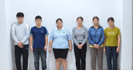 'Cặp đôi thông gia' bị khởi tố: Bức xúc không phải 'giấy phép' để gây rối