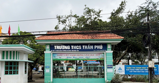 Công an xác minh vụ học sinh lớp 8 bị nhóm bạn đánh trước cổng trường