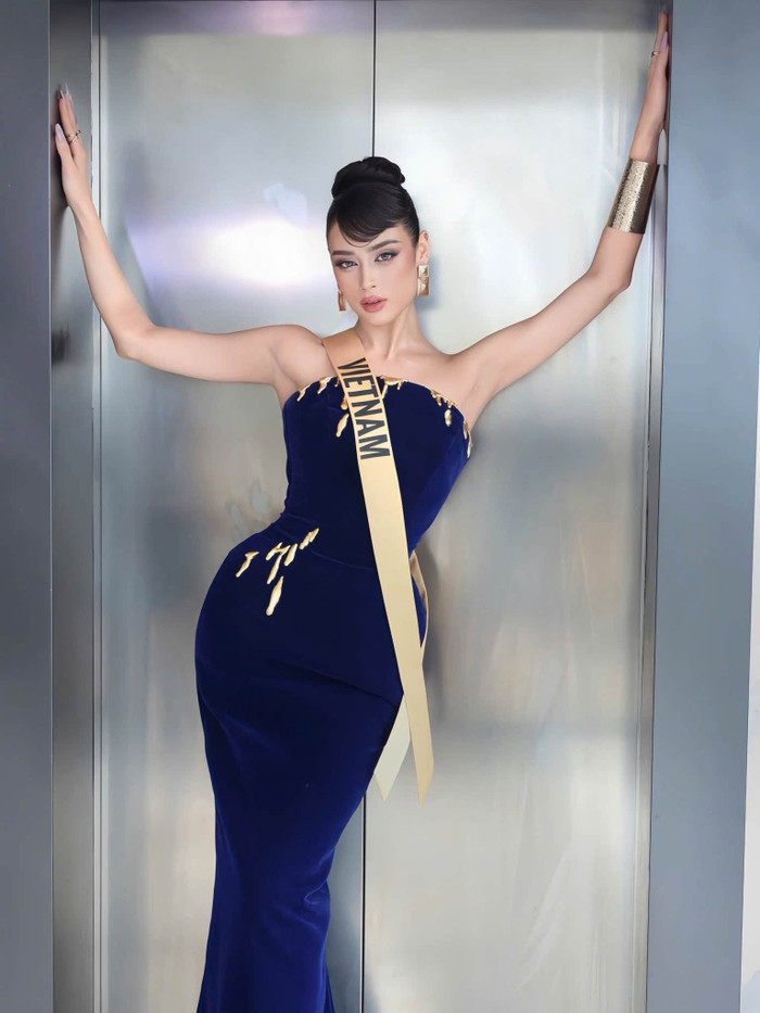 Emoura Phạm dẫn đầu bảng xếp hạng thời trang ngày thứ 3 tại Miss Grand International 2026插图1 Thiết kế giúp Emoura Phạm ghi điểm trong hoạt động của ngày thứ 3 tại Miss Grand International 2026.