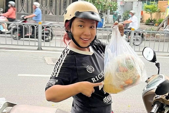 Nữ diễn viên là mẹ đơn thân quê An Giang, từng ngủ công viên, đi bán cơm, giao hàng kiếm tiền nuôi con