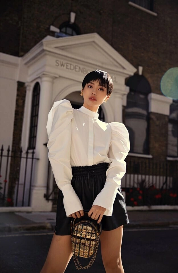 Nữ sinh ngành kế toán lột xác thành fashionista đình đám, được truyền thông quốc tế chú ý插图2 khanh-linh-3-1789975630.png