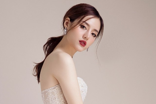 Nữ sinh ngành kế toán lột xác thành fashionista đình đám, được truyền thông quốc tế chú ý
