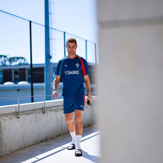 Nhìn khoảnh khắc này không nghĩ Ronaldo đã 41 tuổi