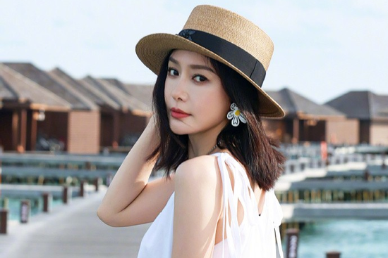 Đại mỹ nhân showbiz tuổi 47 vẫn trẻ đẹp khó tin, mặc gì cũng nổi bật, loạt ảnh mới khiến dân tình trầm trồ