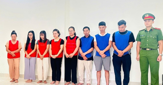 Triệt phá đường dây sản xuất 1.000 tấn thuốc An Cung giả, công an công bố hình ảnh