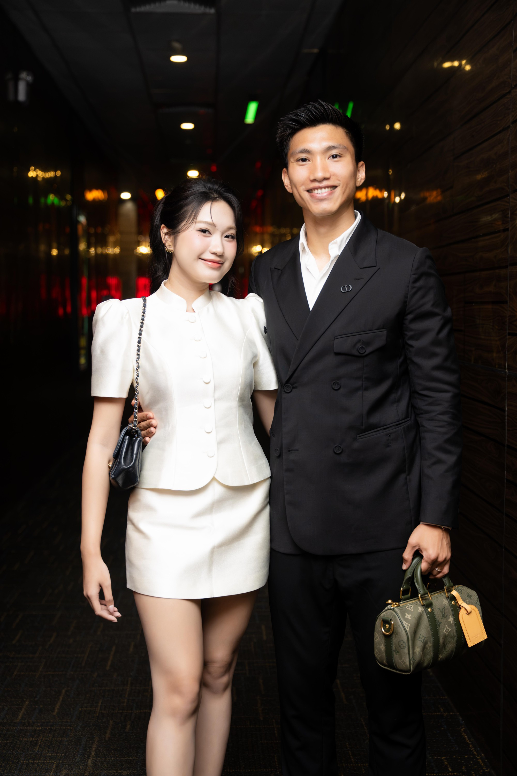 Đoàn Văn Hậu - Doãn Hải My lộ diện sau ồn ào, đẹp nức nở dùng kính lúp soi cũng không ra khuyết điểm - áº¢nh 2.