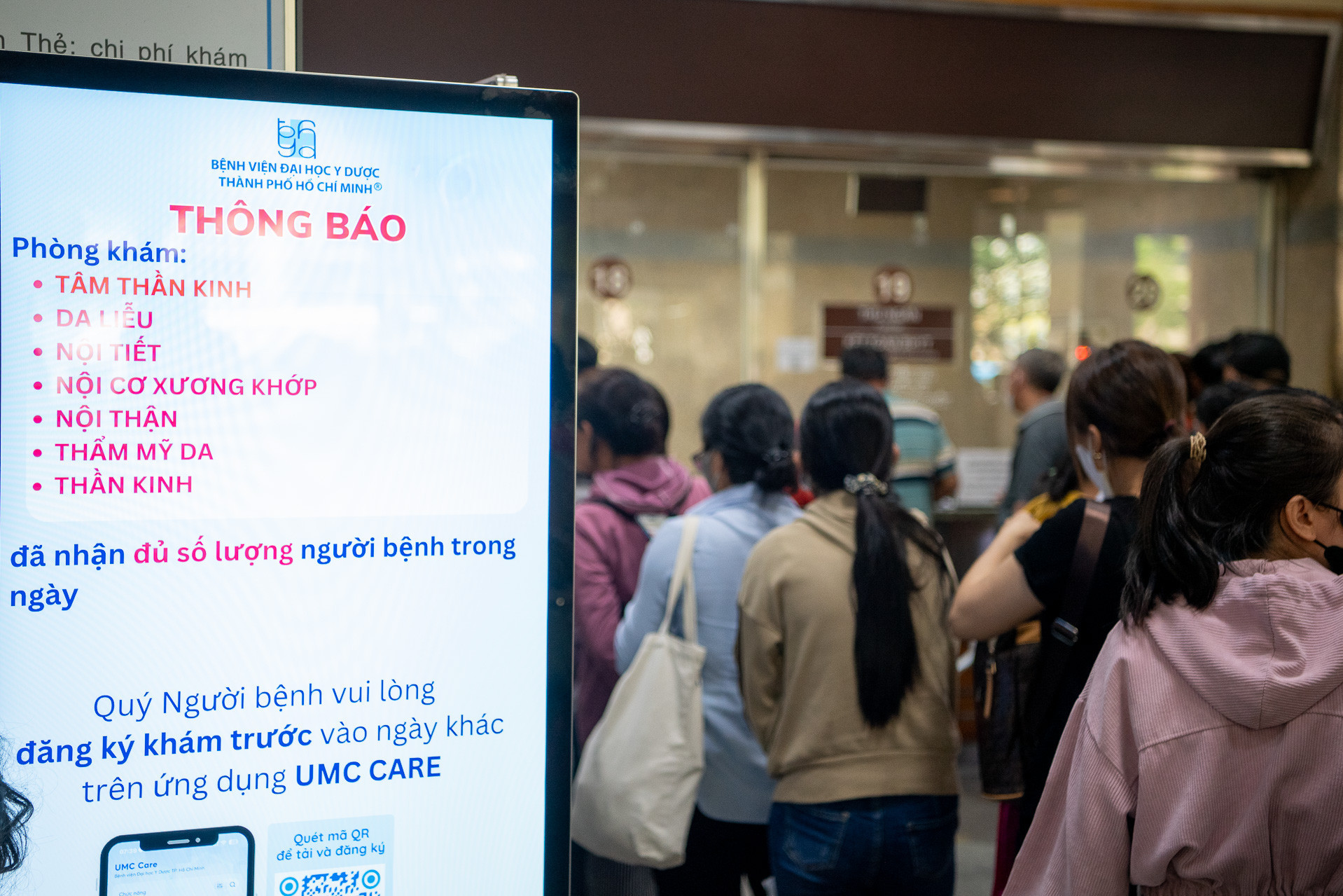 Ghi nhận bệnh viện đông đúc Tuấn Hùng 96.jpg