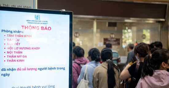 Người dân vất vả khi khám BHYT, Bệnh viện Đại học Y dược TPHCM nói gì?