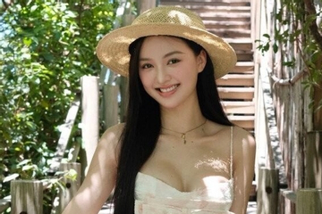 Người đẹp Học viện Hàng không ngày càng táo bạo, body nóng bỏng, gu thời trang cuốn hút
