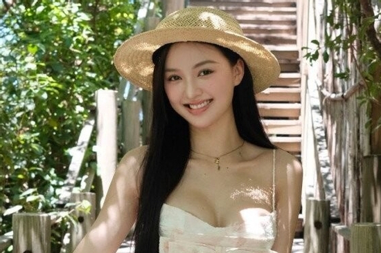 Người đẹp Học viện Hàng không ngày càng táo bạo, body nóng bỏng, gu thời trang cuốn hút