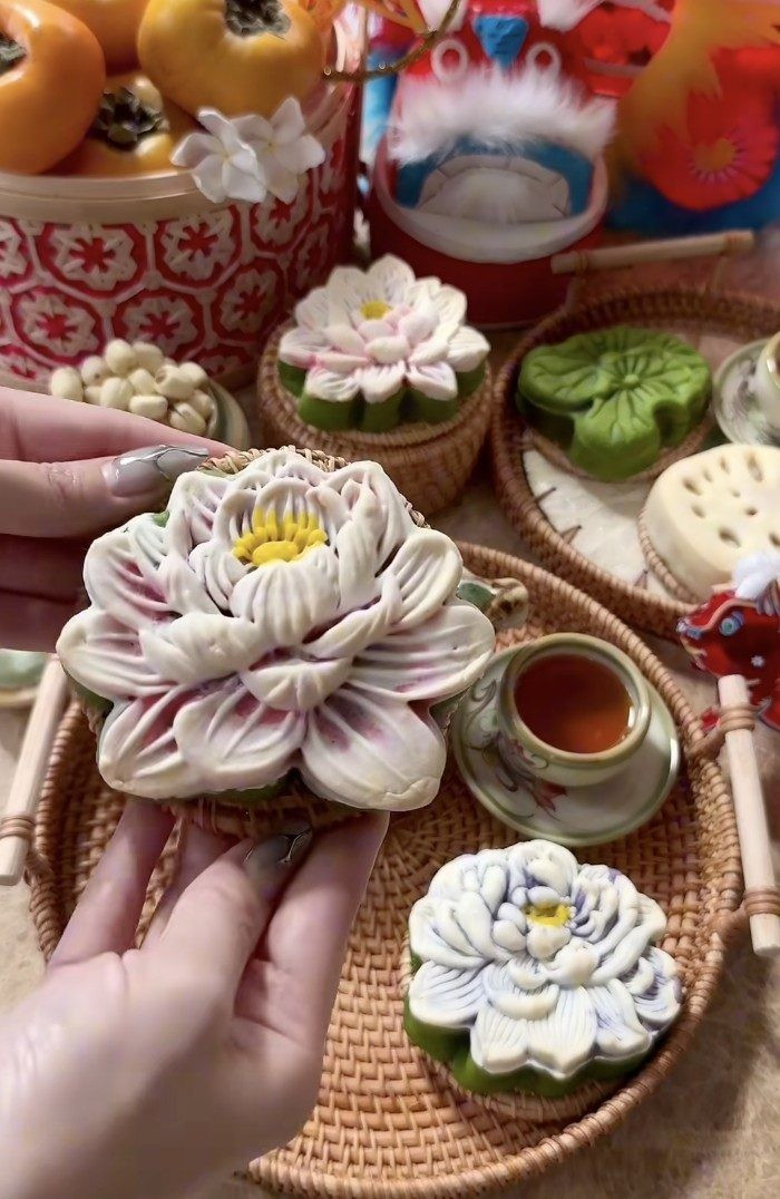ben-trong-biet-thu-cua-ngoc-loan-mua-trung-thu-nao-cung-tu-tay-trang-tri-lam-banh-cuc-kheo-4-1790225172.jpg