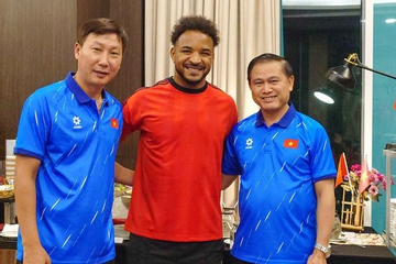HLV Kim Sang-sik đau lòng xin lỗi người hâm mộ Việt Nam vì Xuân Son