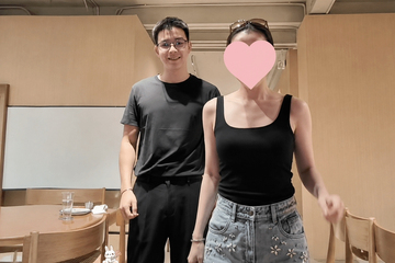 Con trai 1 Hoa hậu Việt xuất hiện chớp nhoáng cùng mẹ bỗng 'gây bão' vì quá ngầu, cách được giáo dục càng đáng khen