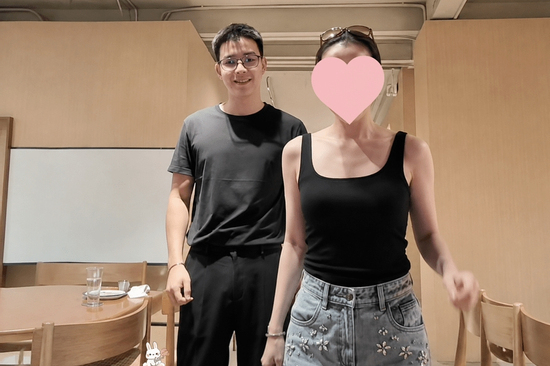 Con trai 1 Hoa hậu Việt xuất hiện chớp nhoáng cùng mẹ bỗng 'gây bão' vì quá ngầu, cách được giáo dục càng đáng khen