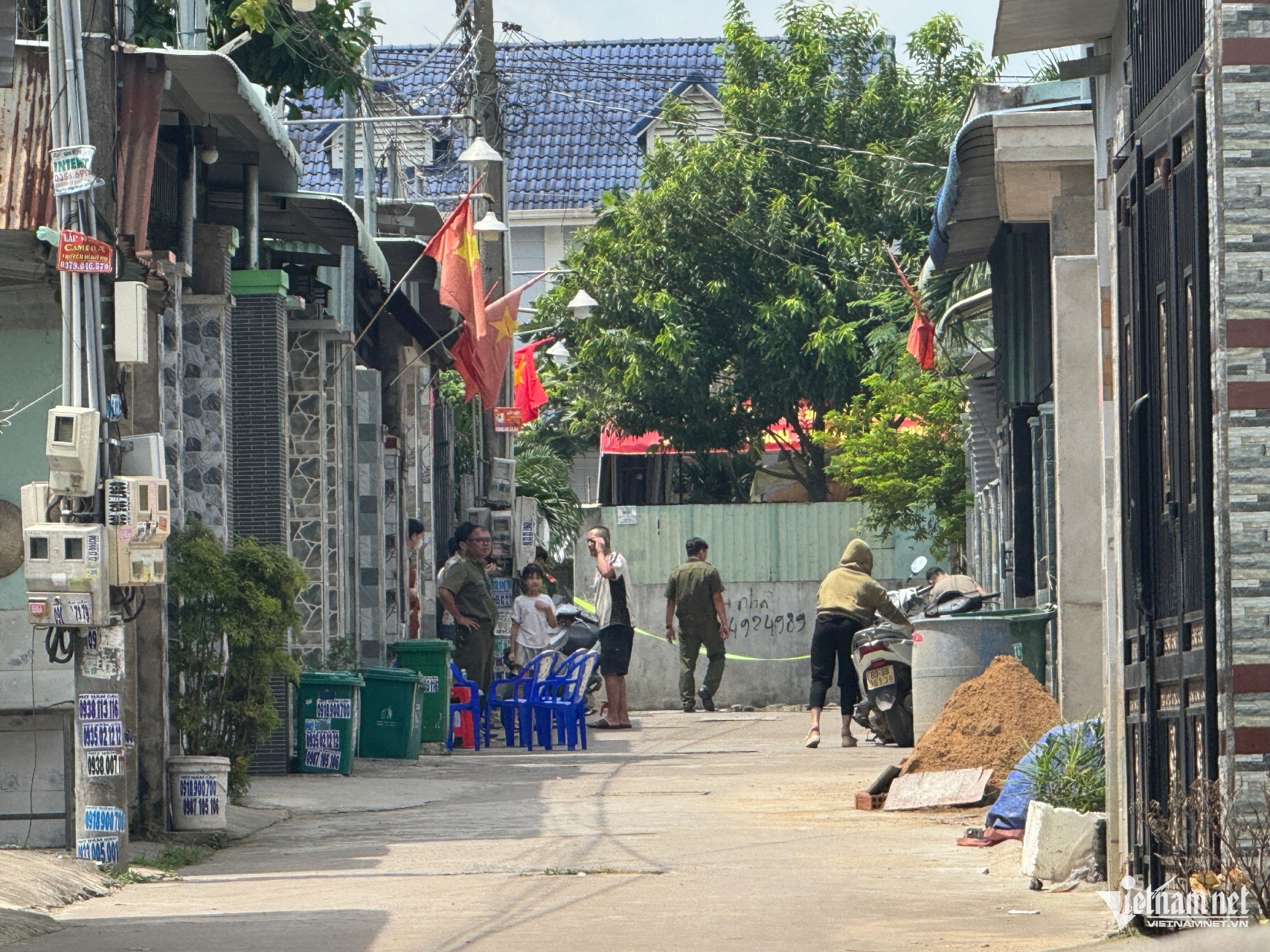 Danh tính nghi phạm gây án mạng 3 mẹ con tử vong ở Đồng Nai插图 W-phong toa hien truong.jpg