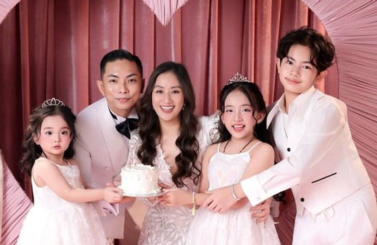 Nữ hoàng dancesport cưới chồng kiện tướng kém 11 tuổi, sinh ra 3 cực phẩm visual, câu chuyện sinh con dịp nghỉ lễ càng thu hút sự chú ý