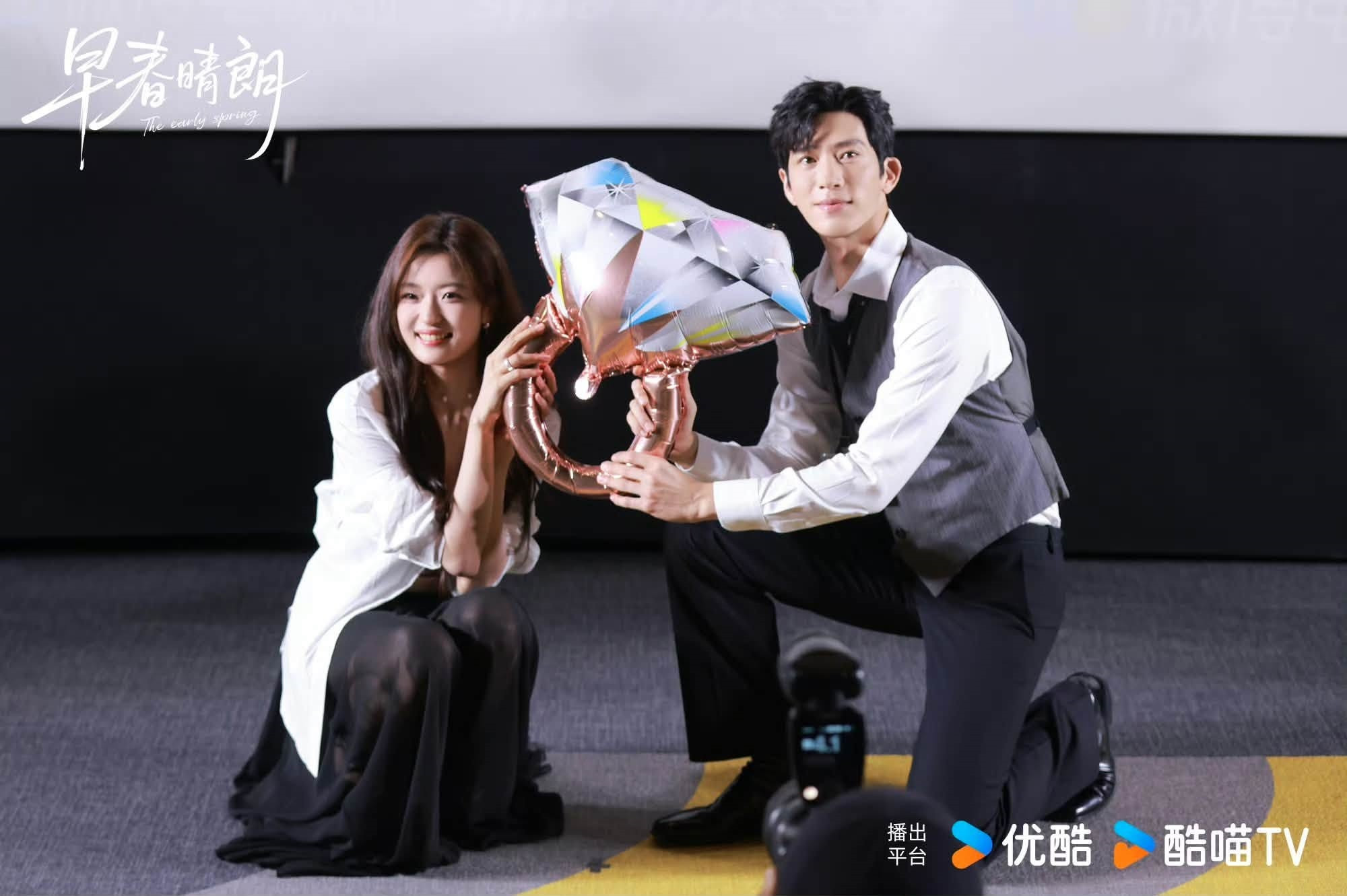 Tỉnh Bách Nhiên và Tôn Thiên chinh phục khán giả bằng phản ứng hóa học tinh tế trong 'Đầu Xuân Tươi Sáng' - Ảnh 4
