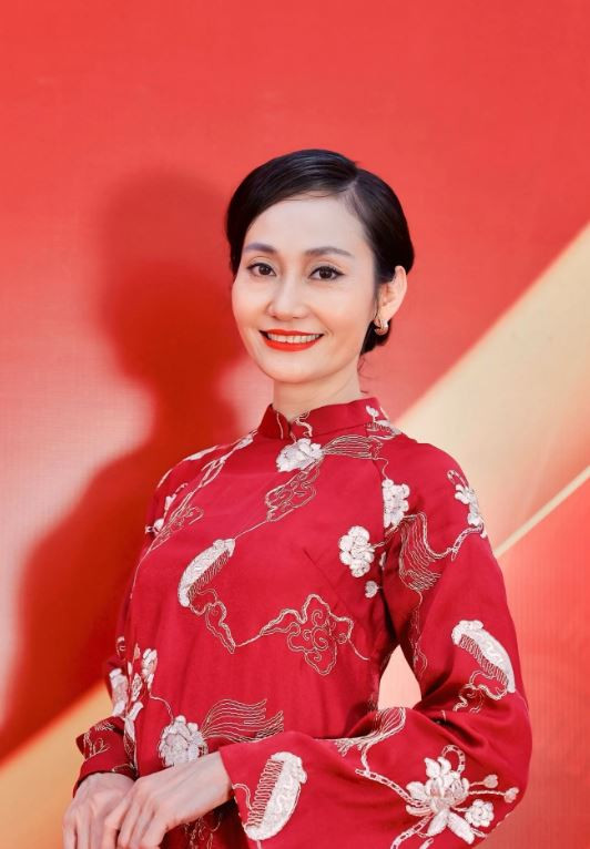 Nữ NSƯT