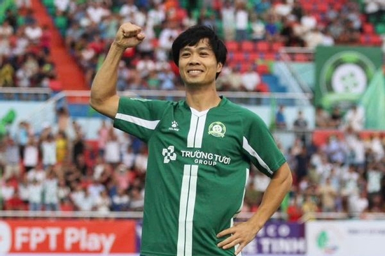 Công Phượng đang làm gì?