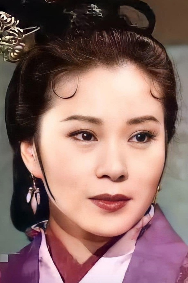 Ngụy Thu Hoa nổi tiếng với vai Hoàng Dung.