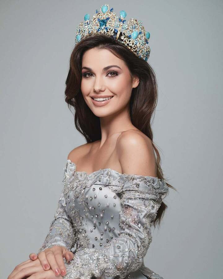 Á hậu 1 Miss World 2026 Elisabeth Reynés là chắt gái của Bá tước Thụy Điển Carl Gustaf von Rosen.