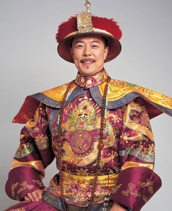 'Càn Long' Trương Thiết Lâm của 'Hoàn Châu cách cách' ở tuổi 69 giờ ra sao? - Ảnh 1