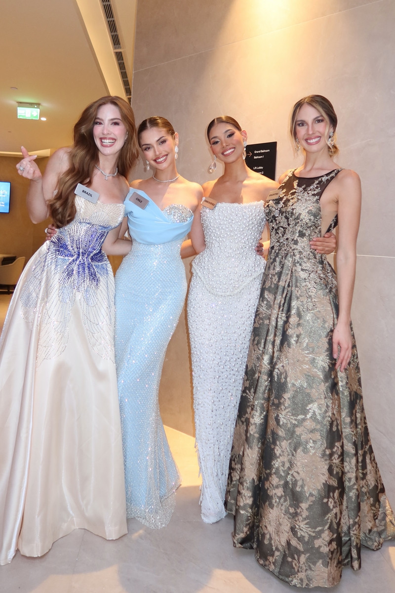 Ít ai biết tân Miss World 2026 từng là cô giáo, phóng viên truyền hình - Ảnh 2.