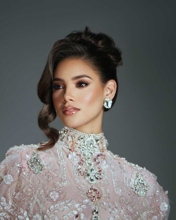 Tân Miss World 2026 Joheirry Mola Dominguez sở hữu chiều cao 1,75m, gây chú ý với vẻ đẹp sắc sảo và phong thái tự tin.