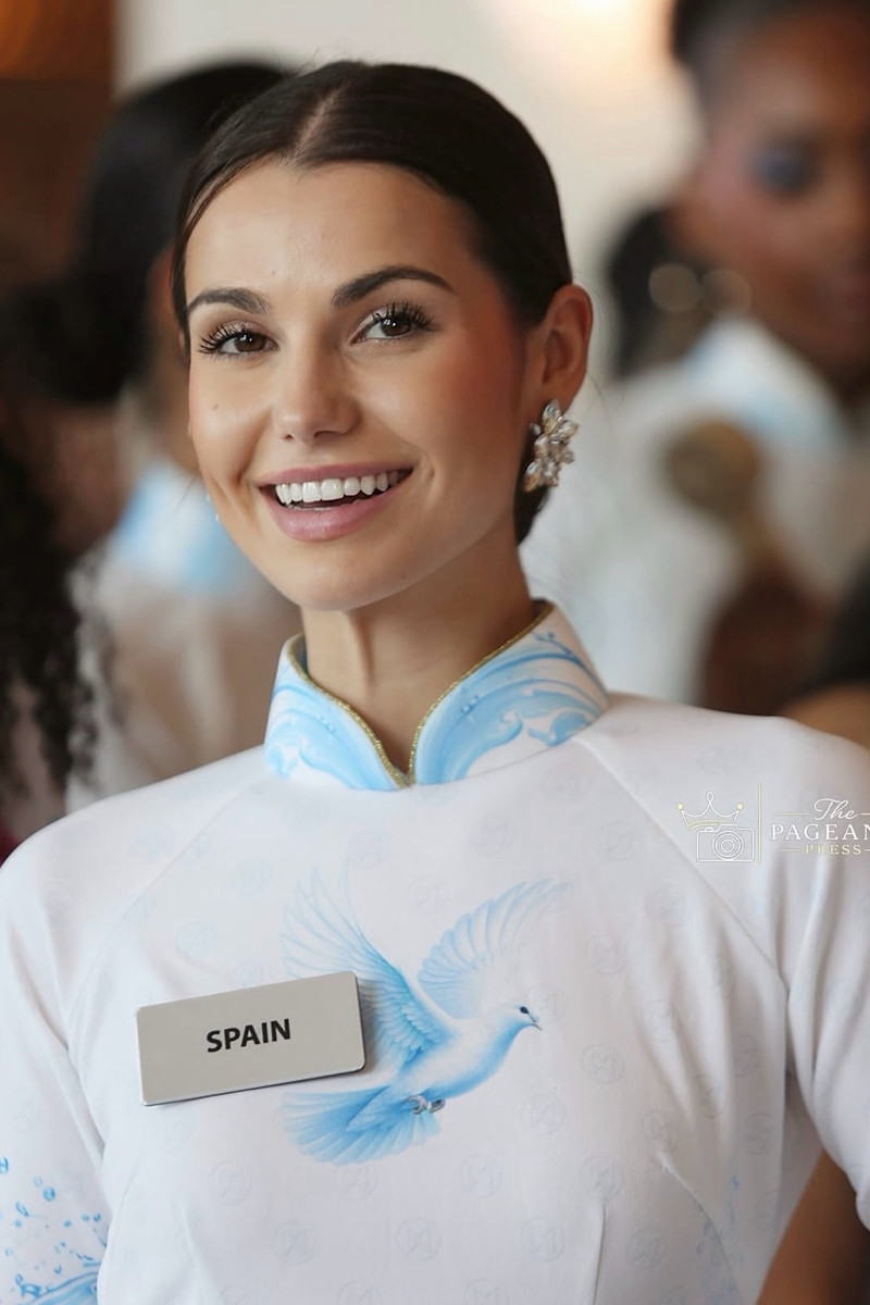 https://static-images.vnncdn.net/vps_images_publish/000001/000003/2026/9/6/elisabeth-reynes-004-2092.jpg
