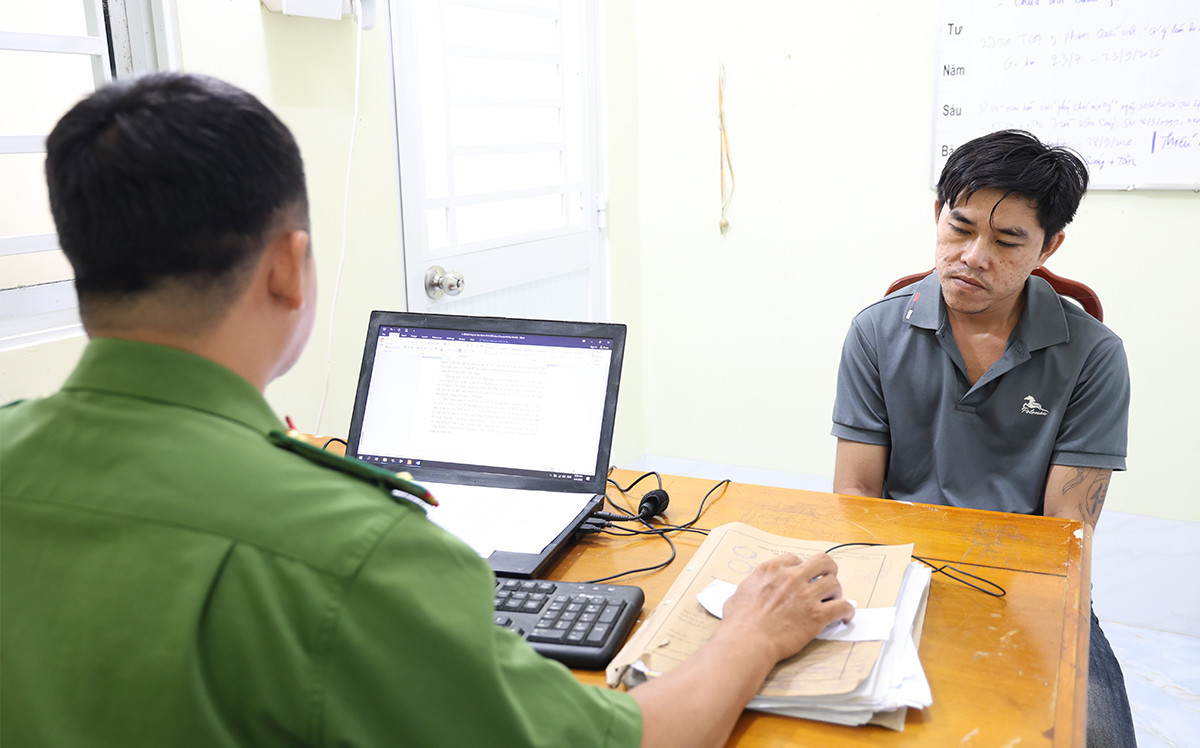 đối tượng hạnh tại công an.jpg
