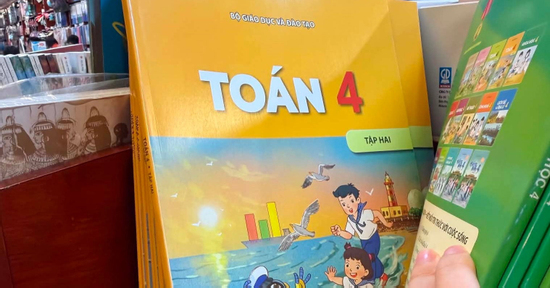 Hai tuần đi 'săn lùng', phụ huynh vẫn không mua đủ sách giáo khoa cho con