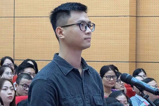 Profile xuất sắc của 'nam thần' thủ khoa bác sĩ nội trú Răng hàm mặt Phạm Quang Minh