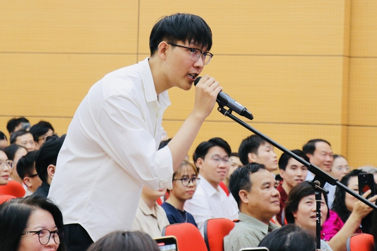 Vỡ òa khoảnh khắc thủ khoa Nguyễn Đức Anh Quân gọi tên Sản phụ khoa ở Match Day